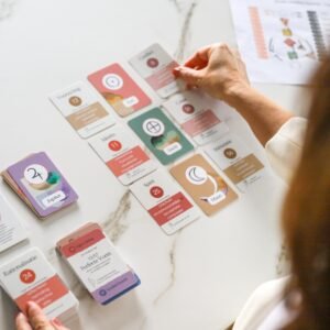 Human design discovery cards op tafel zodat je overzicht krijgt