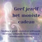 Ontdek de online Valei-training voor zelfliefde, zelfwaarde en veiligheid. Leer je energie te voelen, emoties te reguleren en je levensmissie te ontdekken. Inclusief verdieping met boeken en cards over seksuele energie, relaties, tantra en sensualiteit